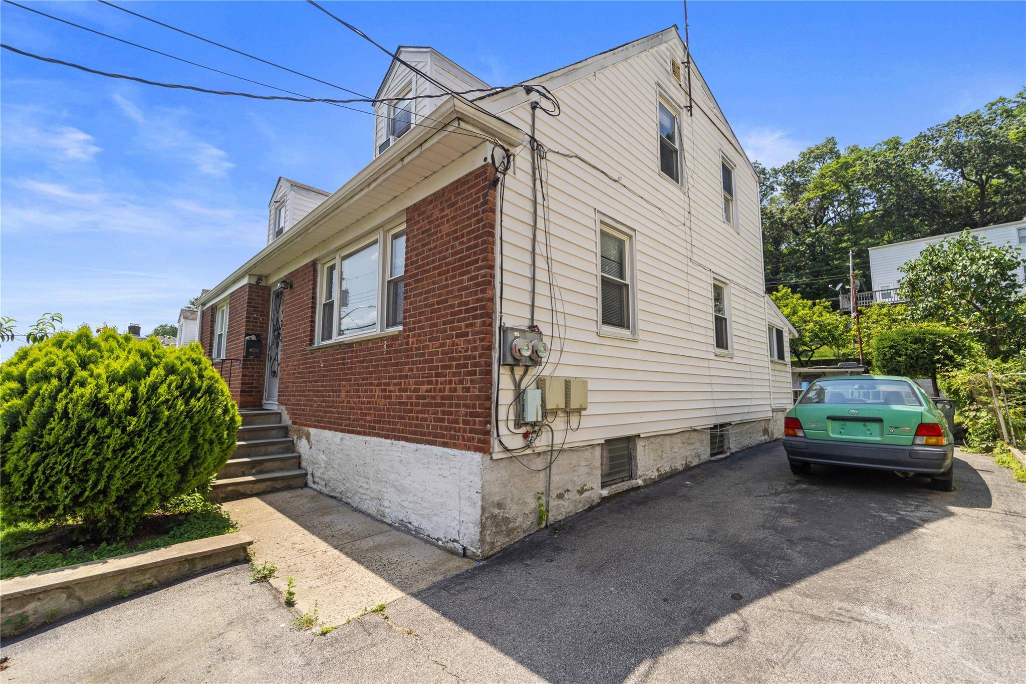 Yonkers, NY 10703,237 Woodland AVE