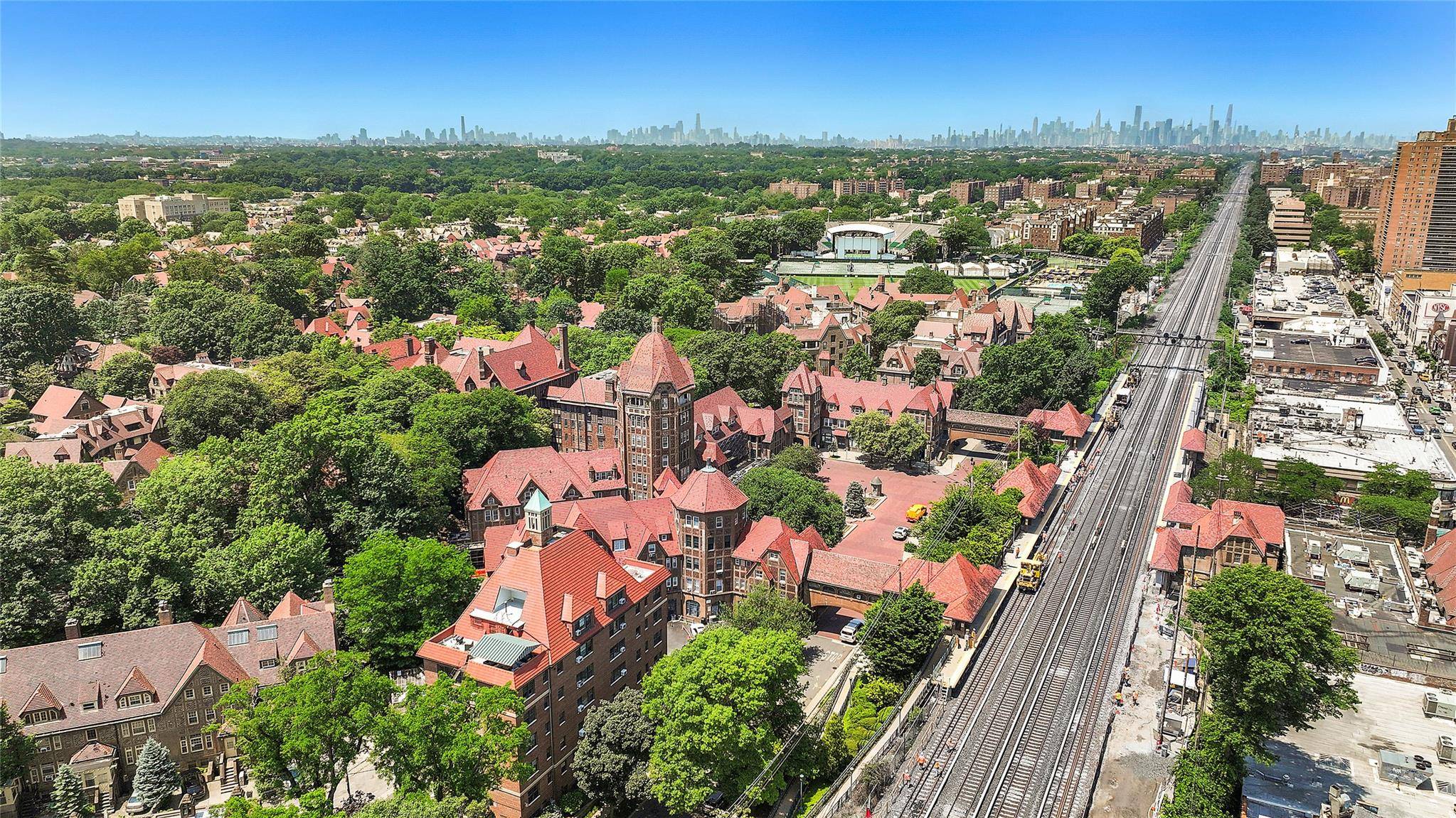 Forest Hills, NY 11375,10 Holder PL #5A