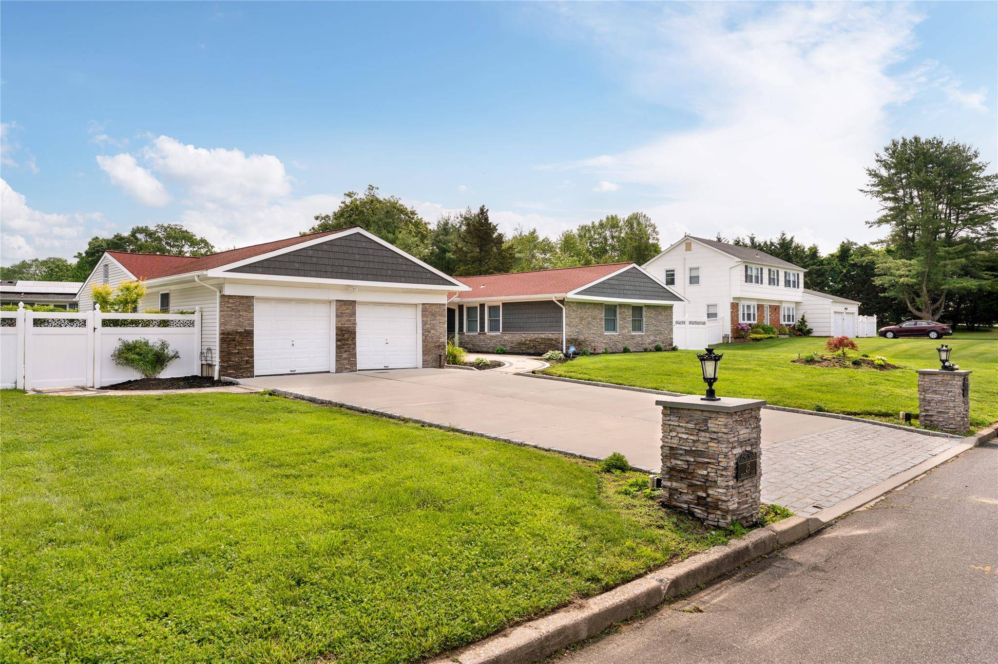 South Setauket, NY 11720,25 Segatogue LN