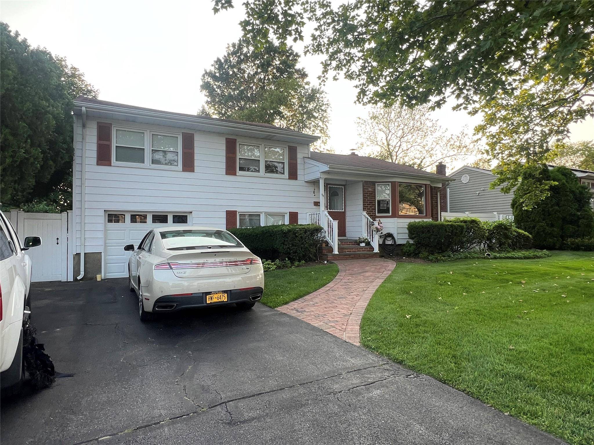 Farmingdale, NY 11735,98 Cedar DR