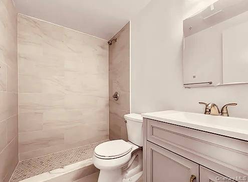 Briarwood, NY 11435,141-04 Pershing CRES