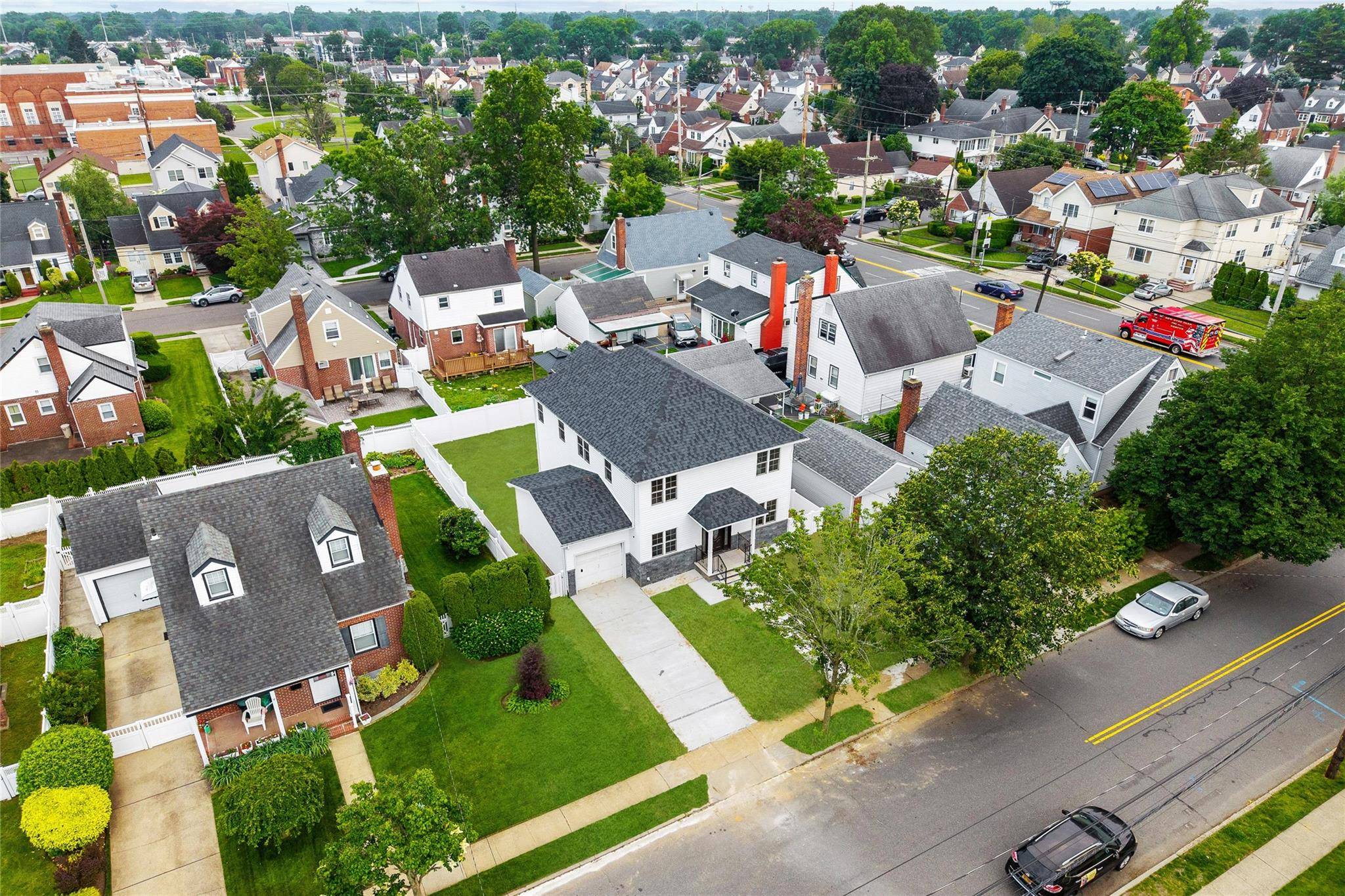 New Hyde Park, NY 11040,1502 Lincoln AVE