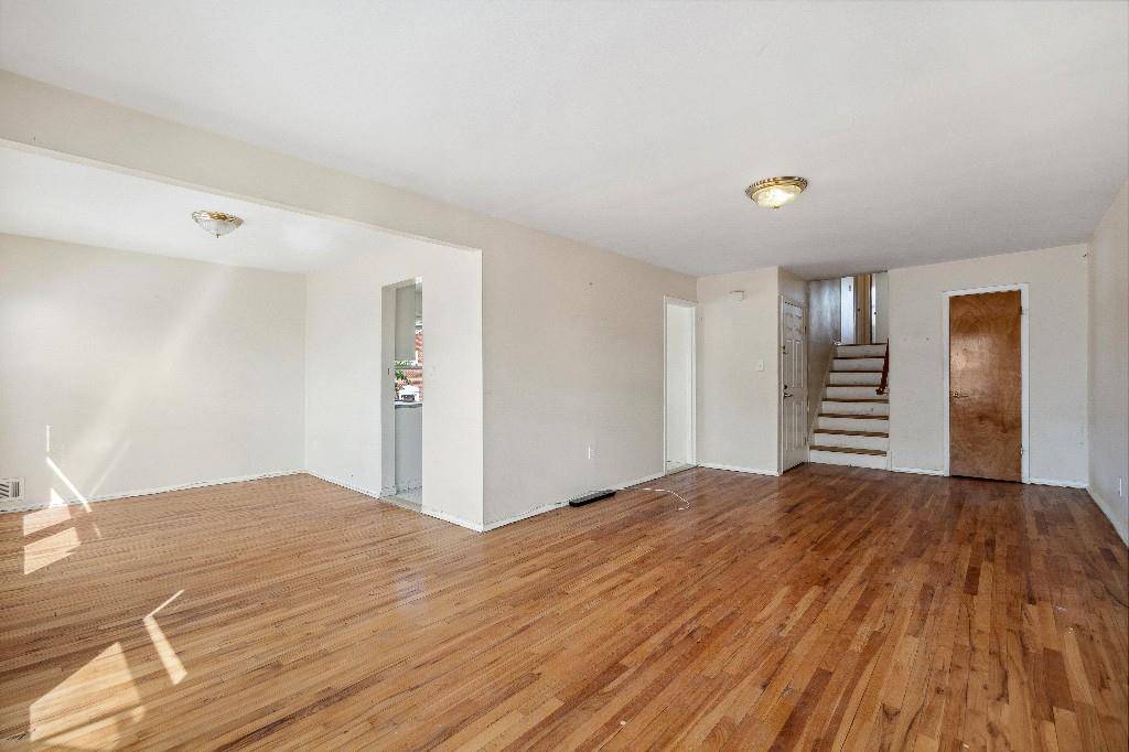 Bayside, NY 11360,214-04 18th AVE