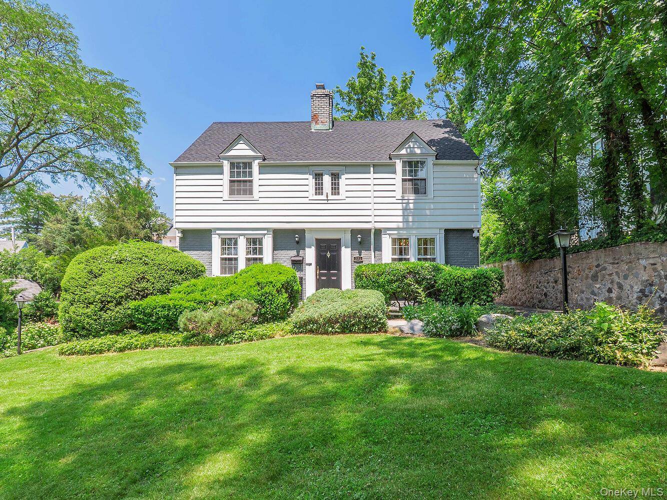 Manhasset, NY 11030,221 Manhasset AVE