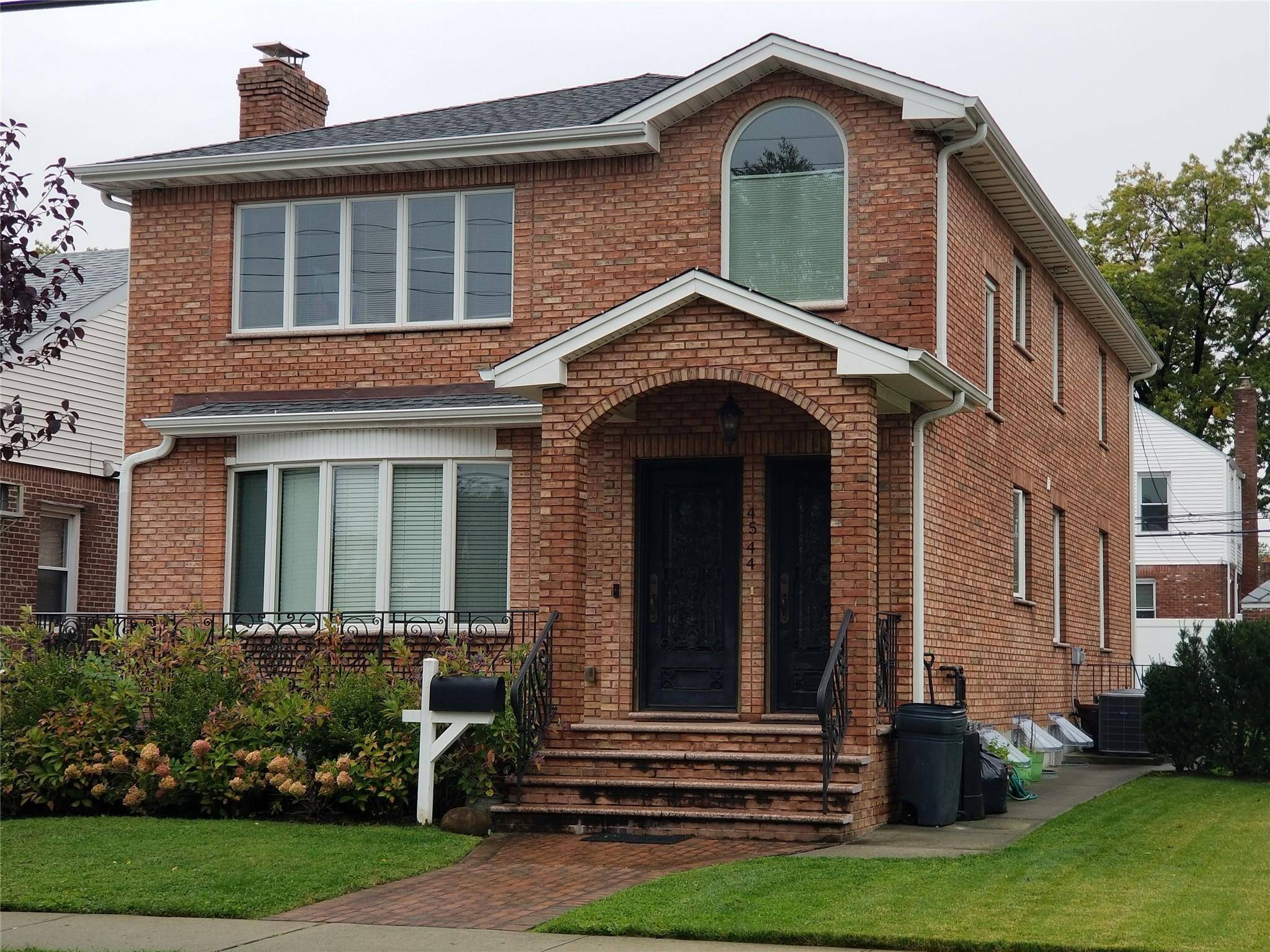 Flushing, NY 11368,45-44 E 189 ST
