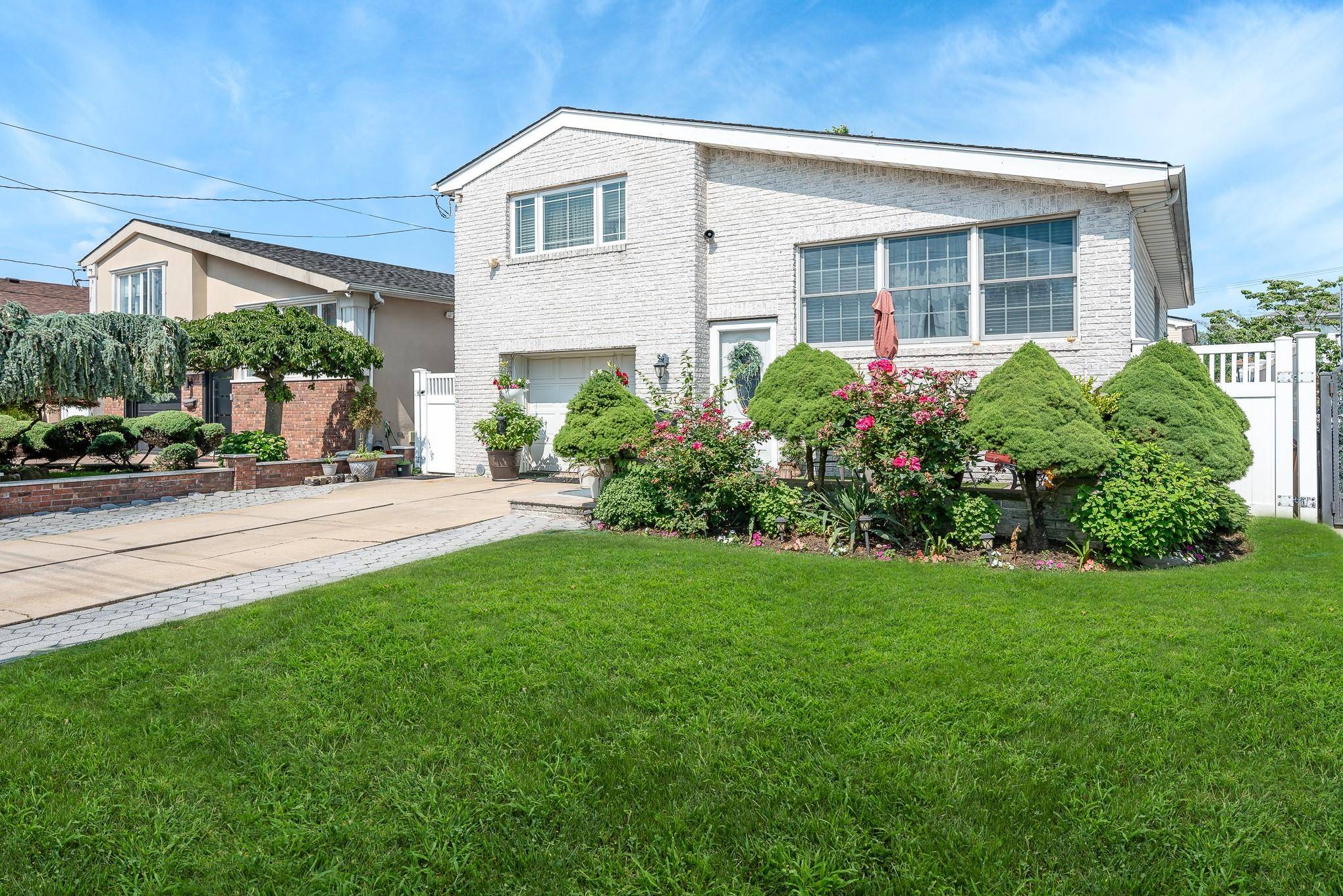 Howard Beach, NY 11414,159-23 90th ST