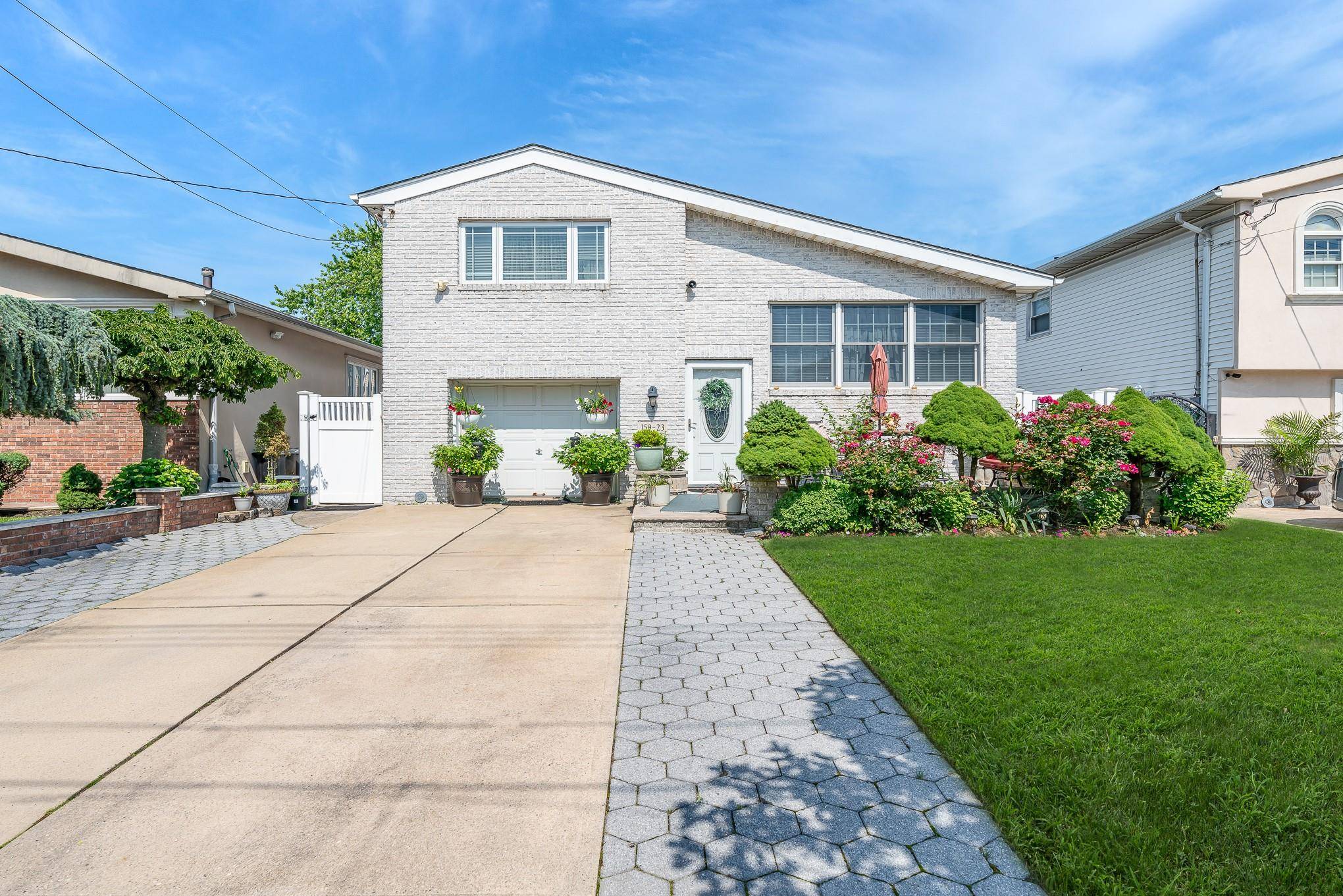 Howard Beach, NY 11414,159-23 90th ST