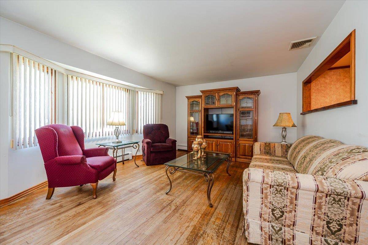Bay Shore, NY 11706,70 Cleveland ST
