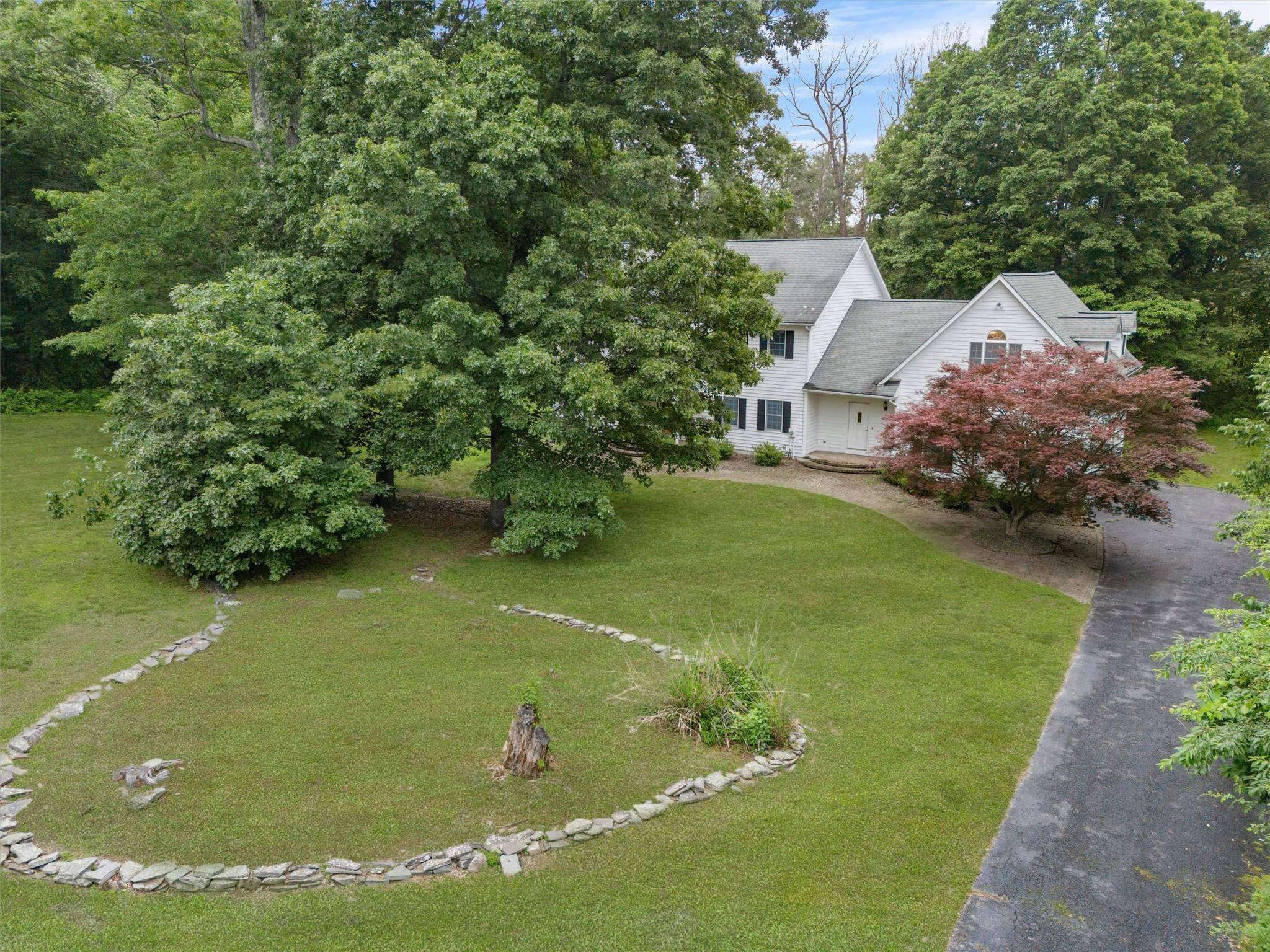 Lagrangeville, NY 12540,16 Apple Summit LN