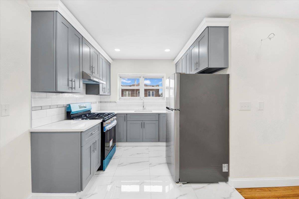 Bronx, NY 10466,4392 Carpenter AVE