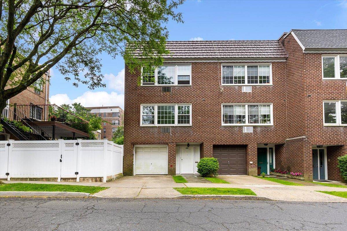 Bronx, NY 10463,670 W 231st ST