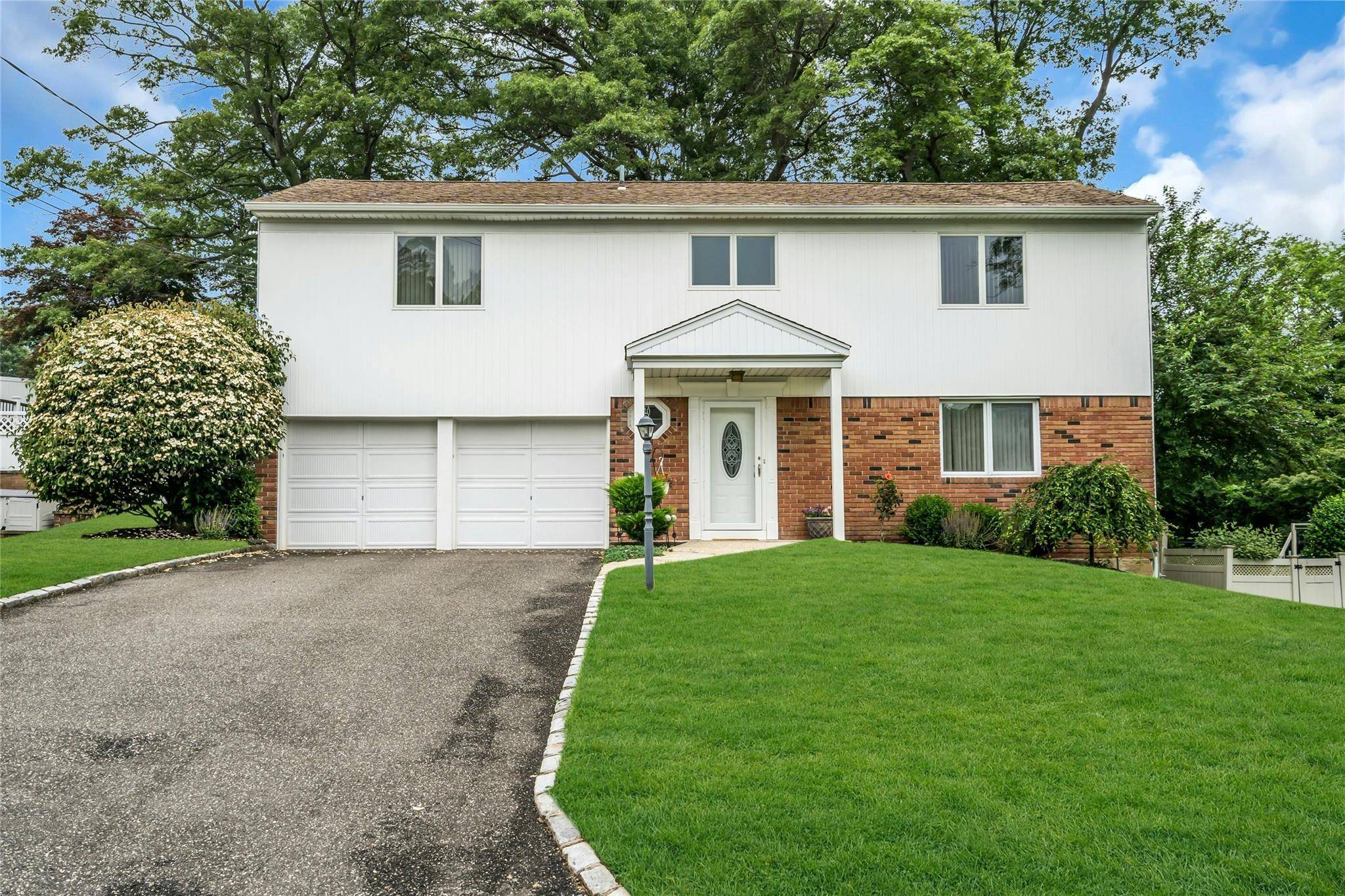 Plainview, NY 11803,185 Harvard DR