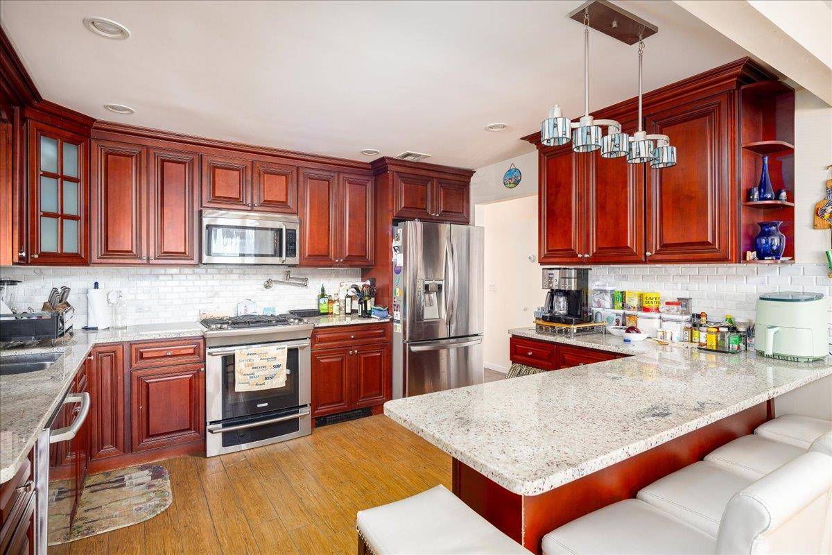 Long Beach, NY 11561,755 E Chester ST