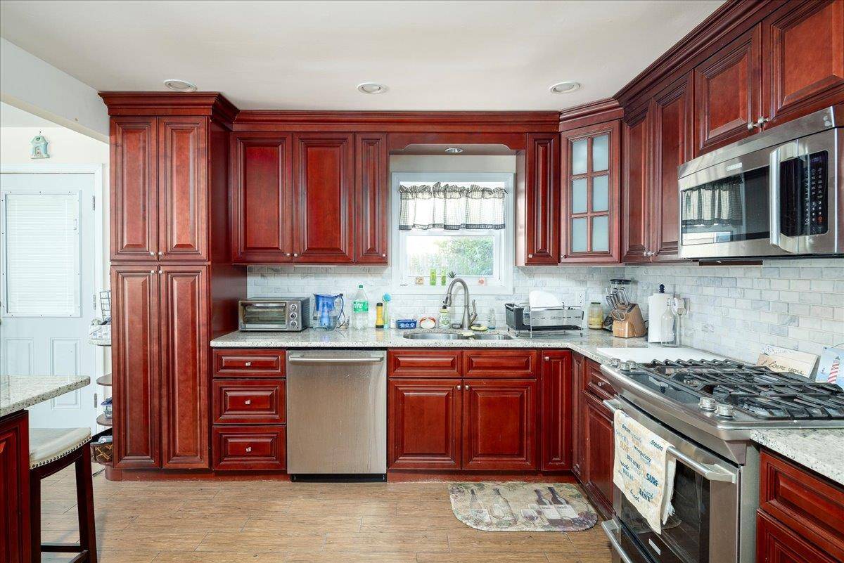 Long Beach, NY 11561,755 E Chester ST