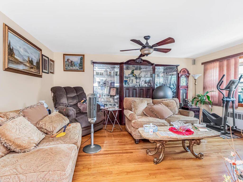 Bronx, NY 10466,1405 E 233 ST