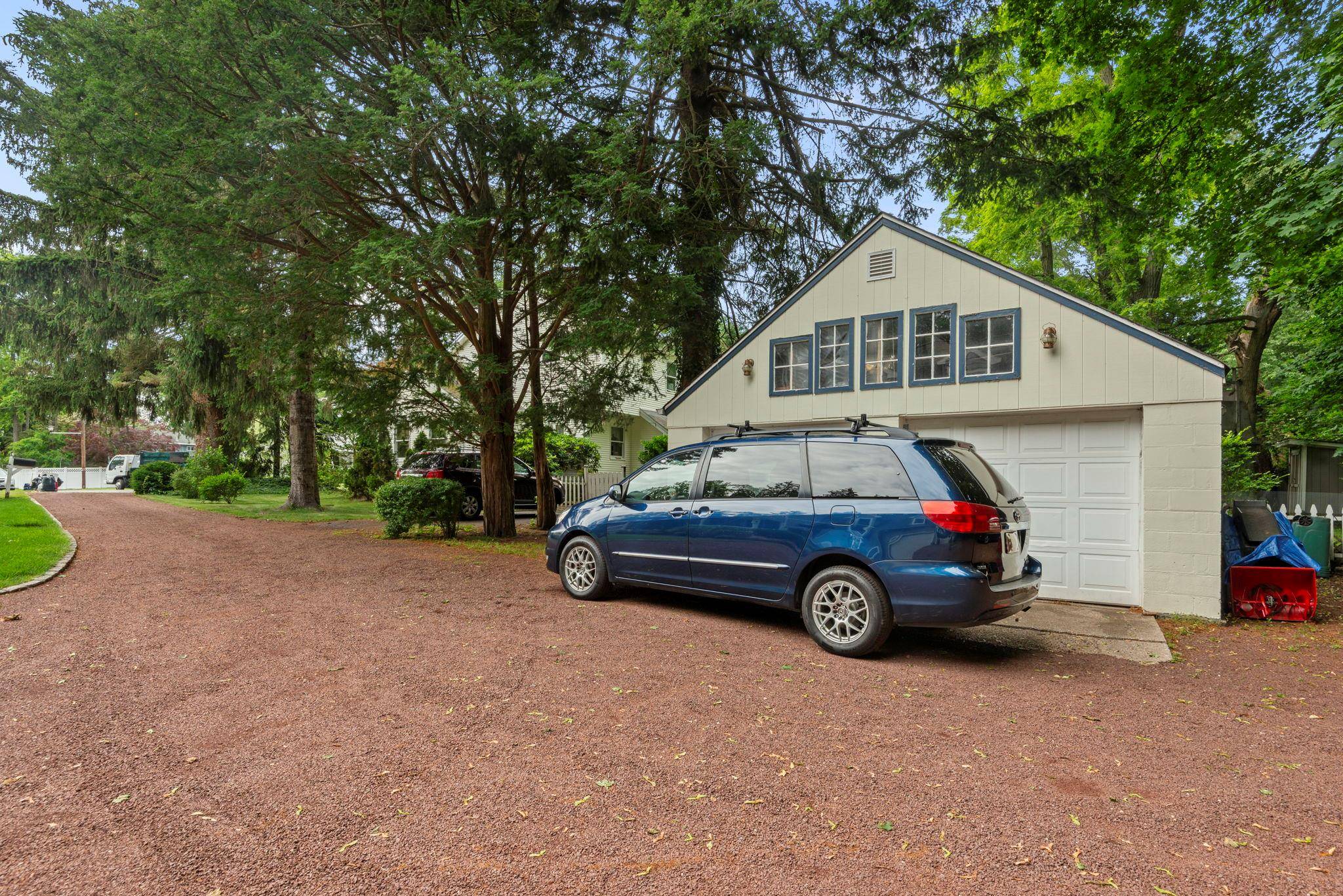 Huntington, NY 11743,29 Aberdeen DR