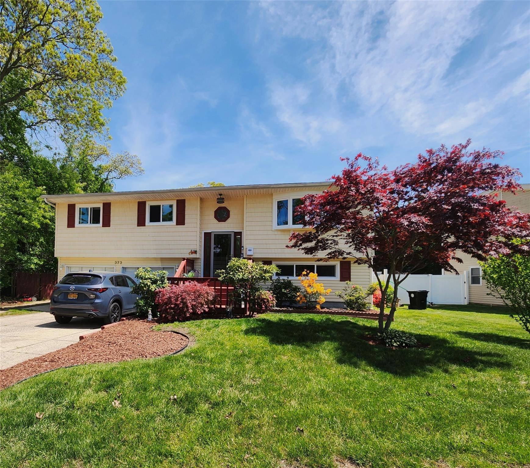 Islip, NY 11751,373 Commack RD