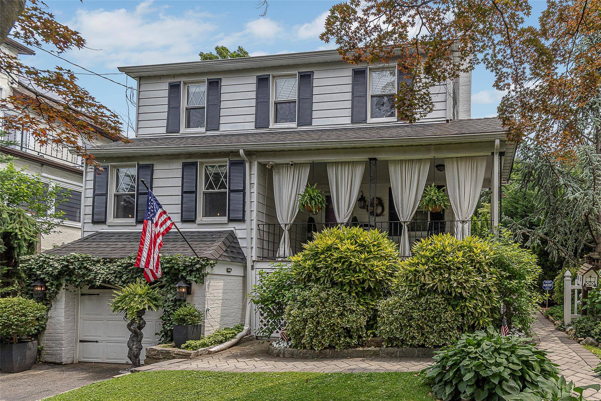Bronxville, NY 10708,404 Bronxville RD