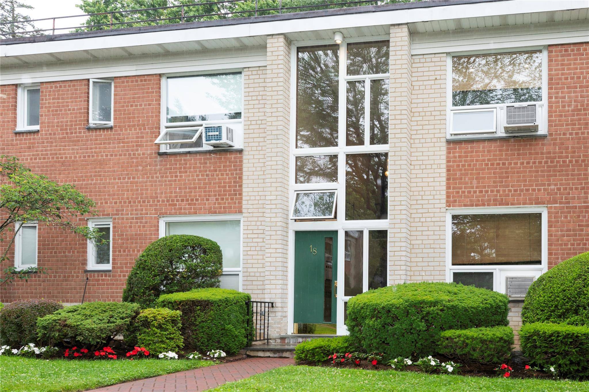Eastchester, NY 10709,18 Channing PL #2R