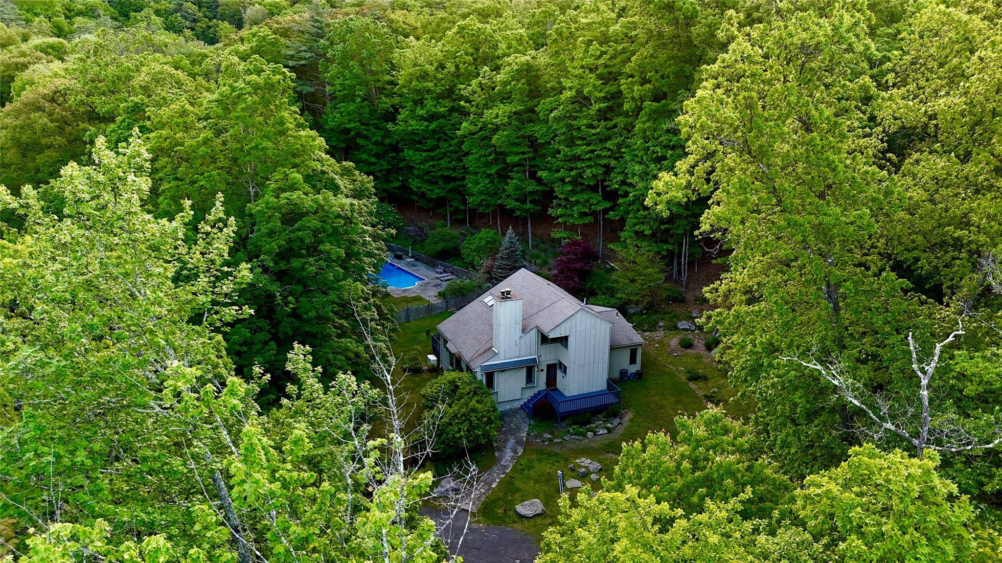 Woodstock, NY 12498,48 Cooper Hollow