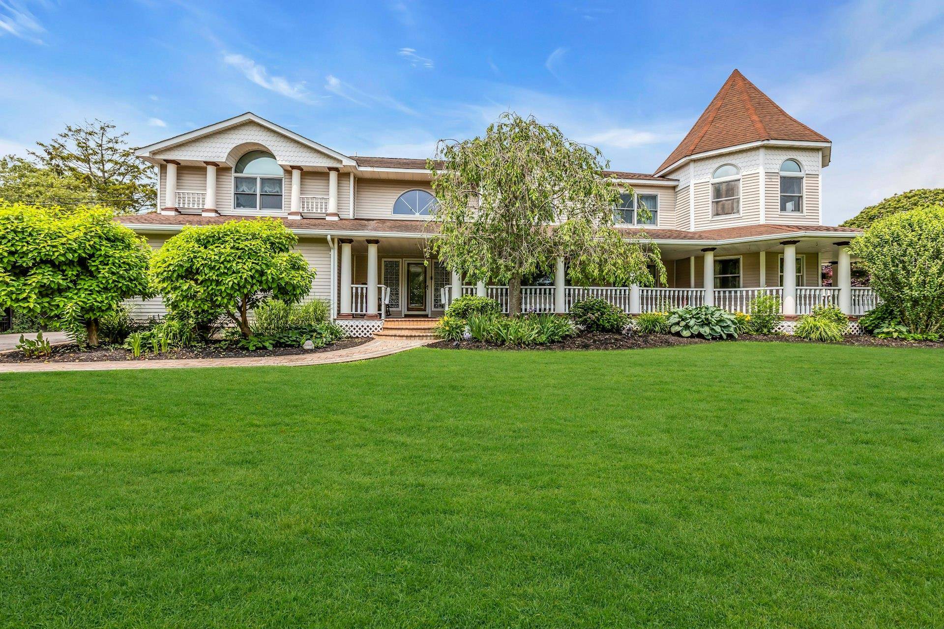 Bayport, NY 11705,90 Poplar LN