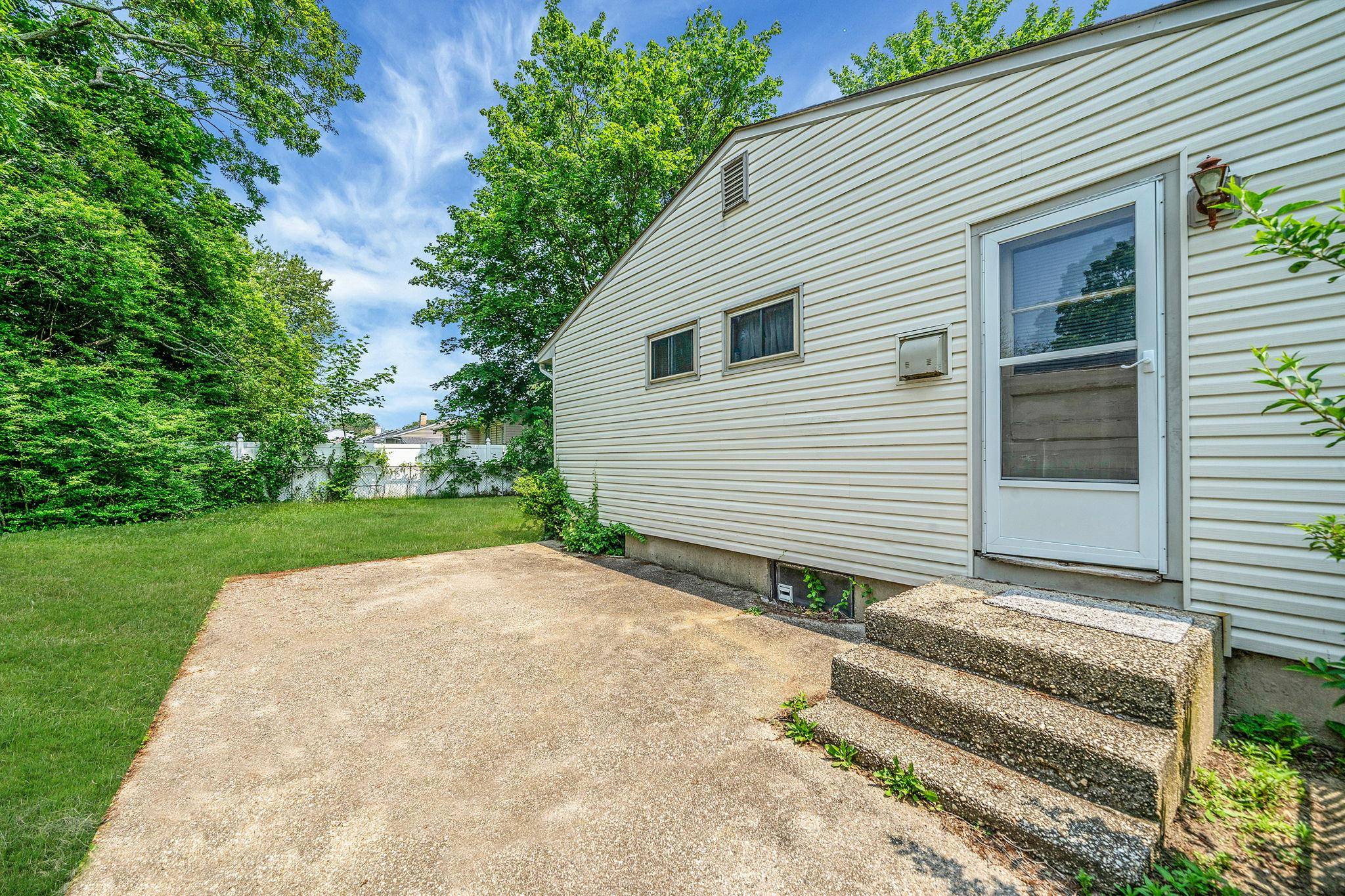 Bohemia, NY 11716,35 13th ST