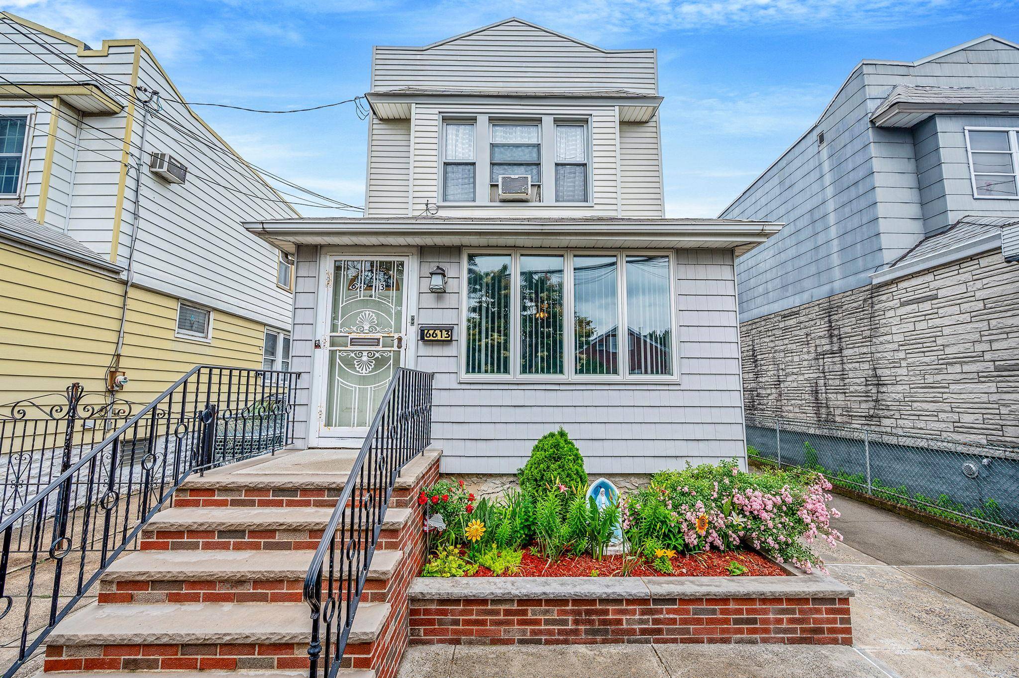 Middle Village, NY 11379,66-13 73rd PL