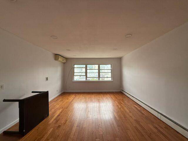 Whitestone, NY 11357,14-34 144th PL #2nd Fl