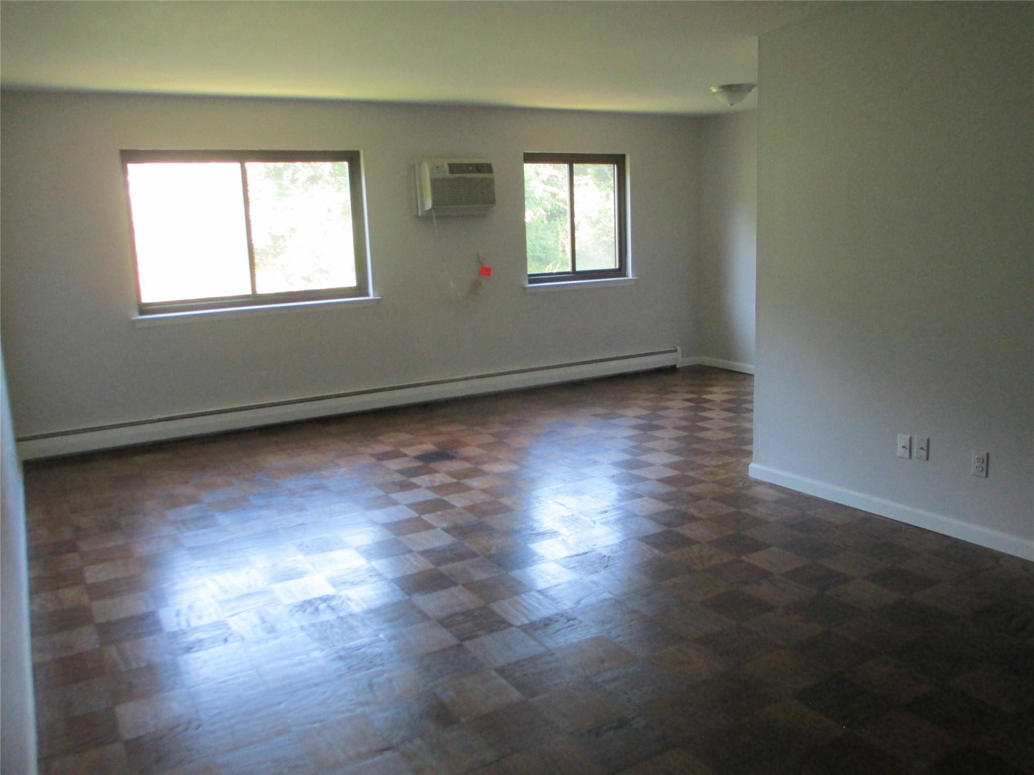 Pomona, NY 10970,3 Brevoort DR #2B