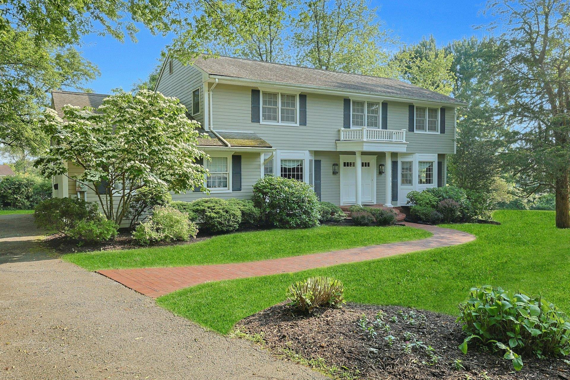 Valhalla, NY 10595,3 Mellis PL