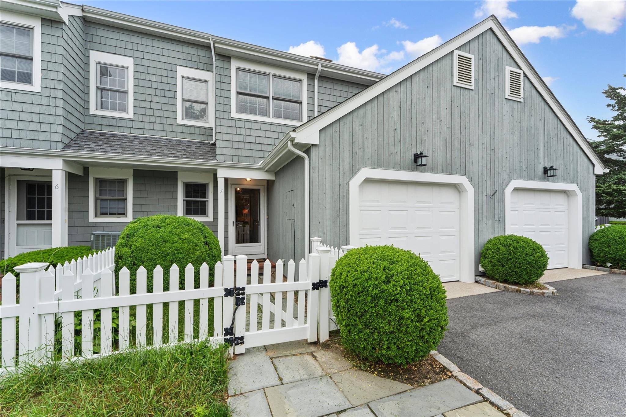 Westhampton Beach, NY 11978,7 Brittany LN