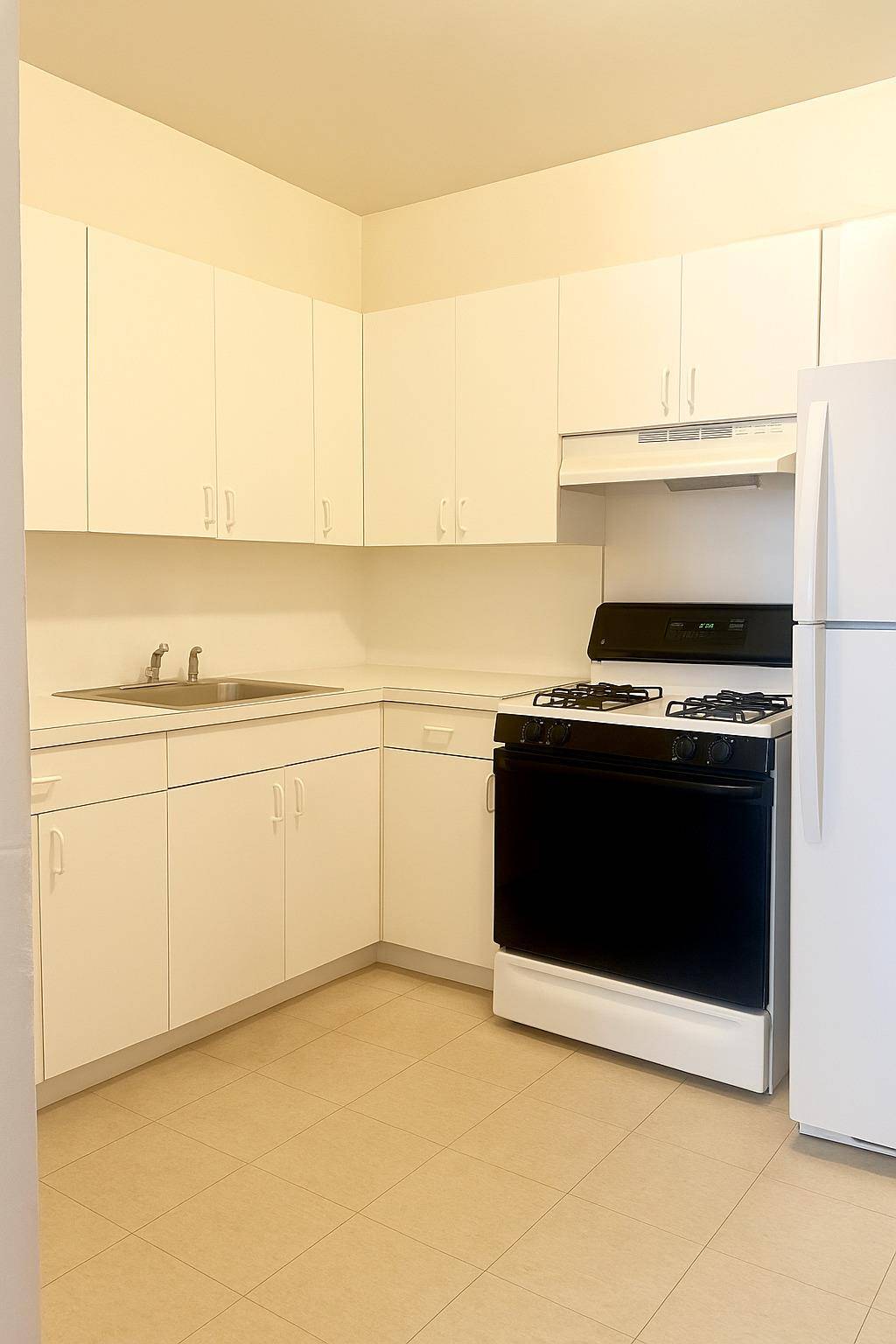 Elmhurst, NY 11373,74-02 43 AVE #2L