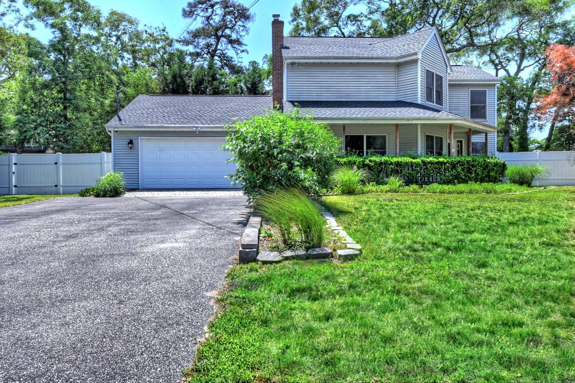 Flanders, NY 11901,15 King AVE
