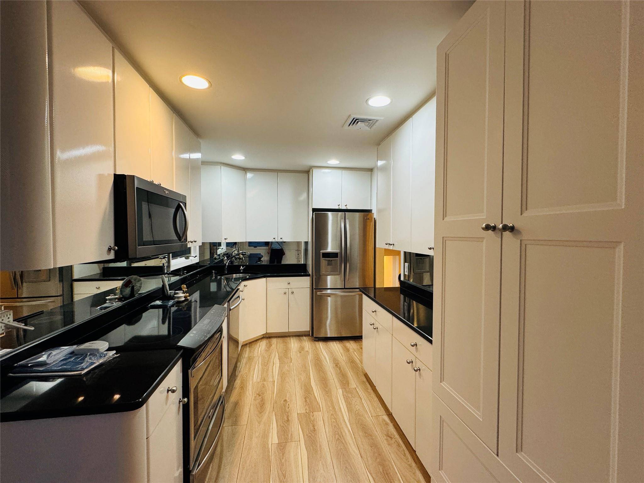 Plainview, NY 11803,6 Fresno DR