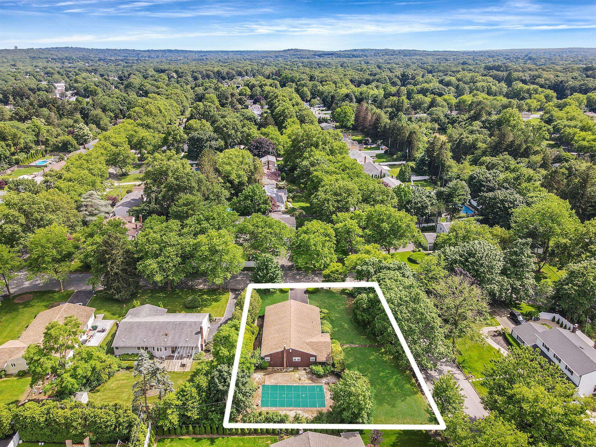 Greenlawn, NY 11740,80 Derby AVE