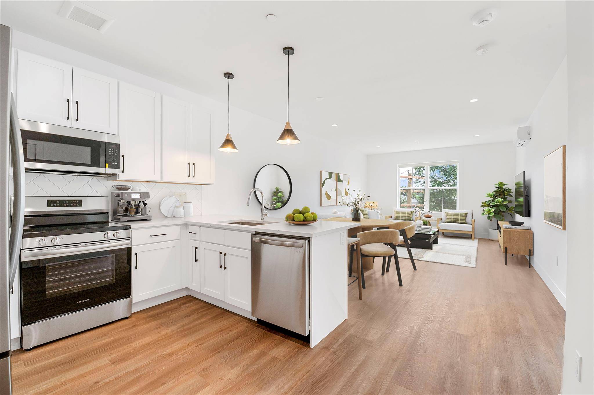 Floral Park, NY 11001,1 Carnation AVE #207