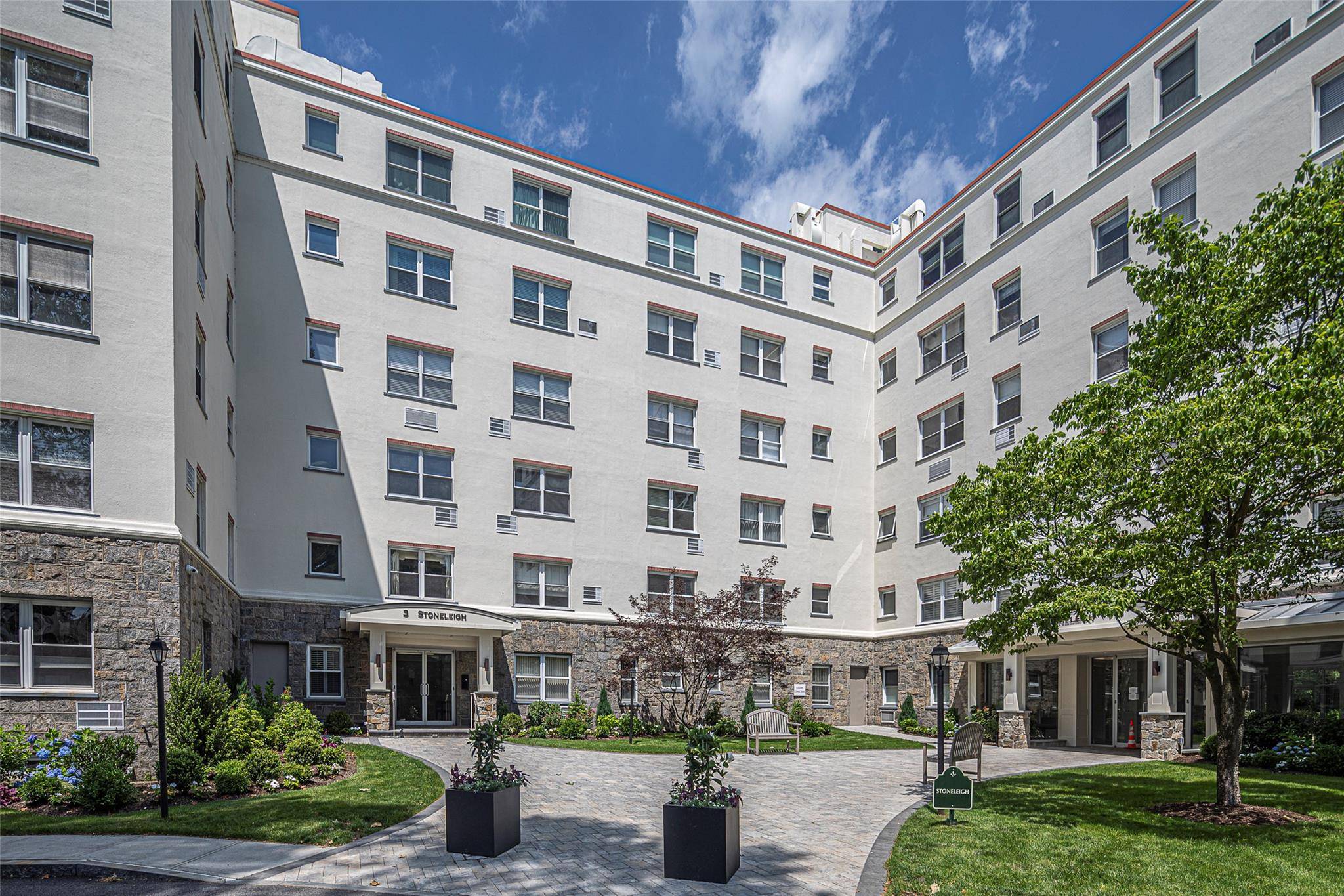 Bronxville, NY 10708,3 Stoneleigh PLZ #3E