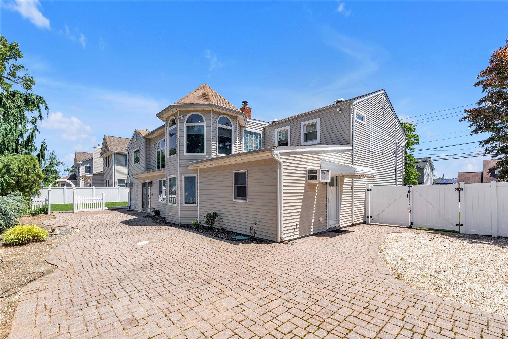 Wantagh, NY 11793,2080 Beech ST