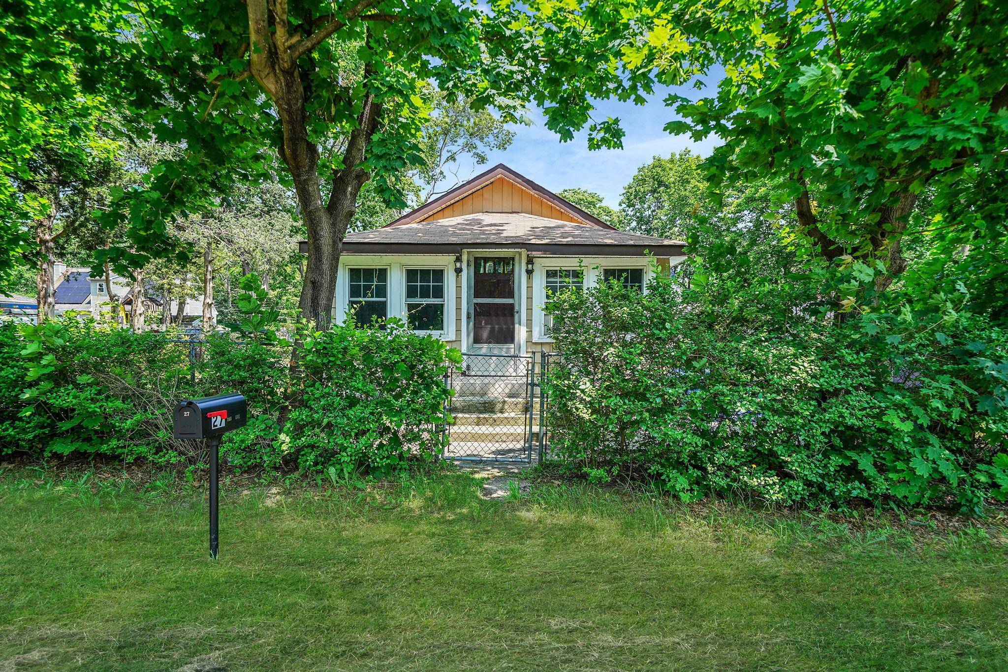 Mastic, NY 11950,27 Dana AVE