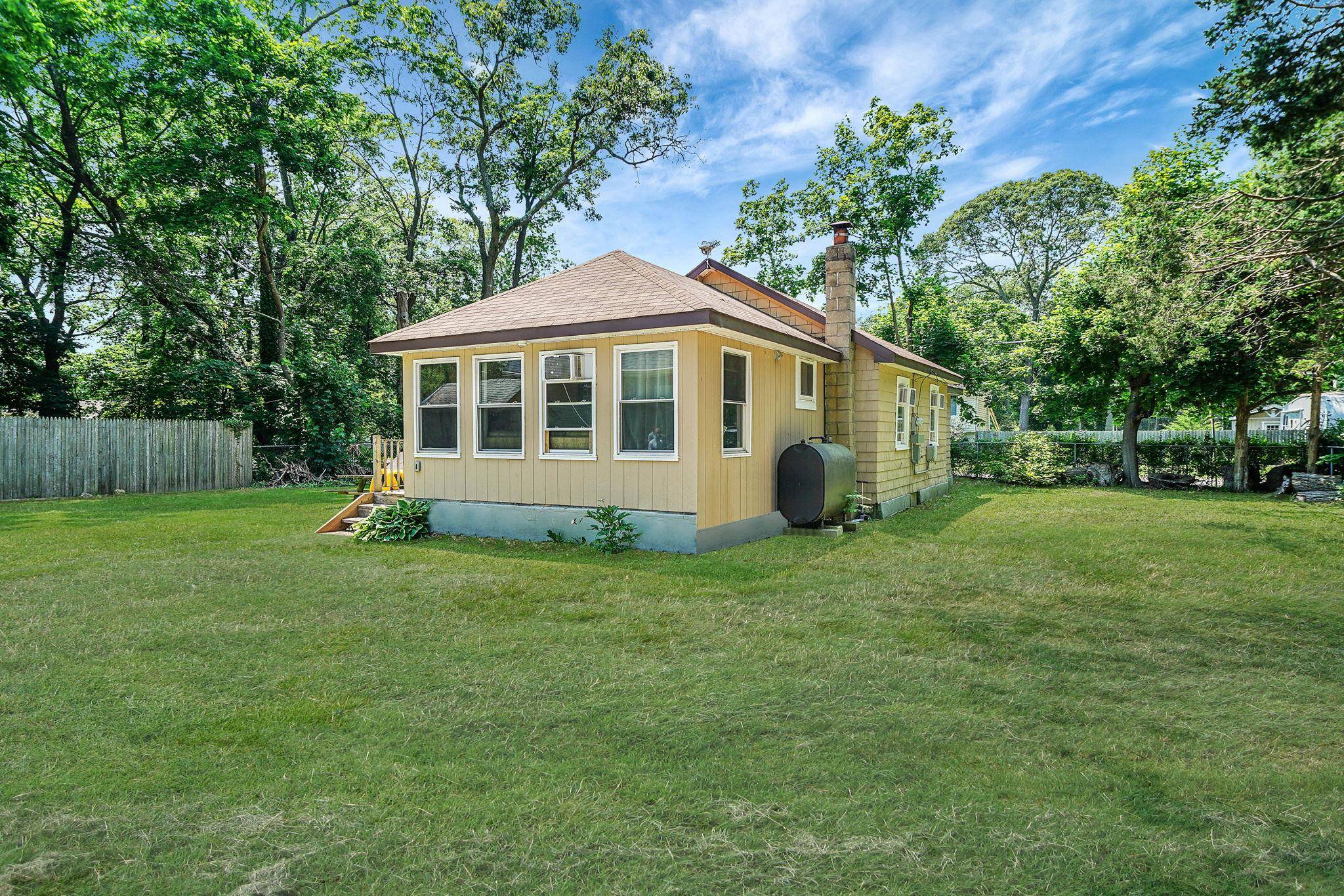 Mastic, NY 11950,27 Dana AVE