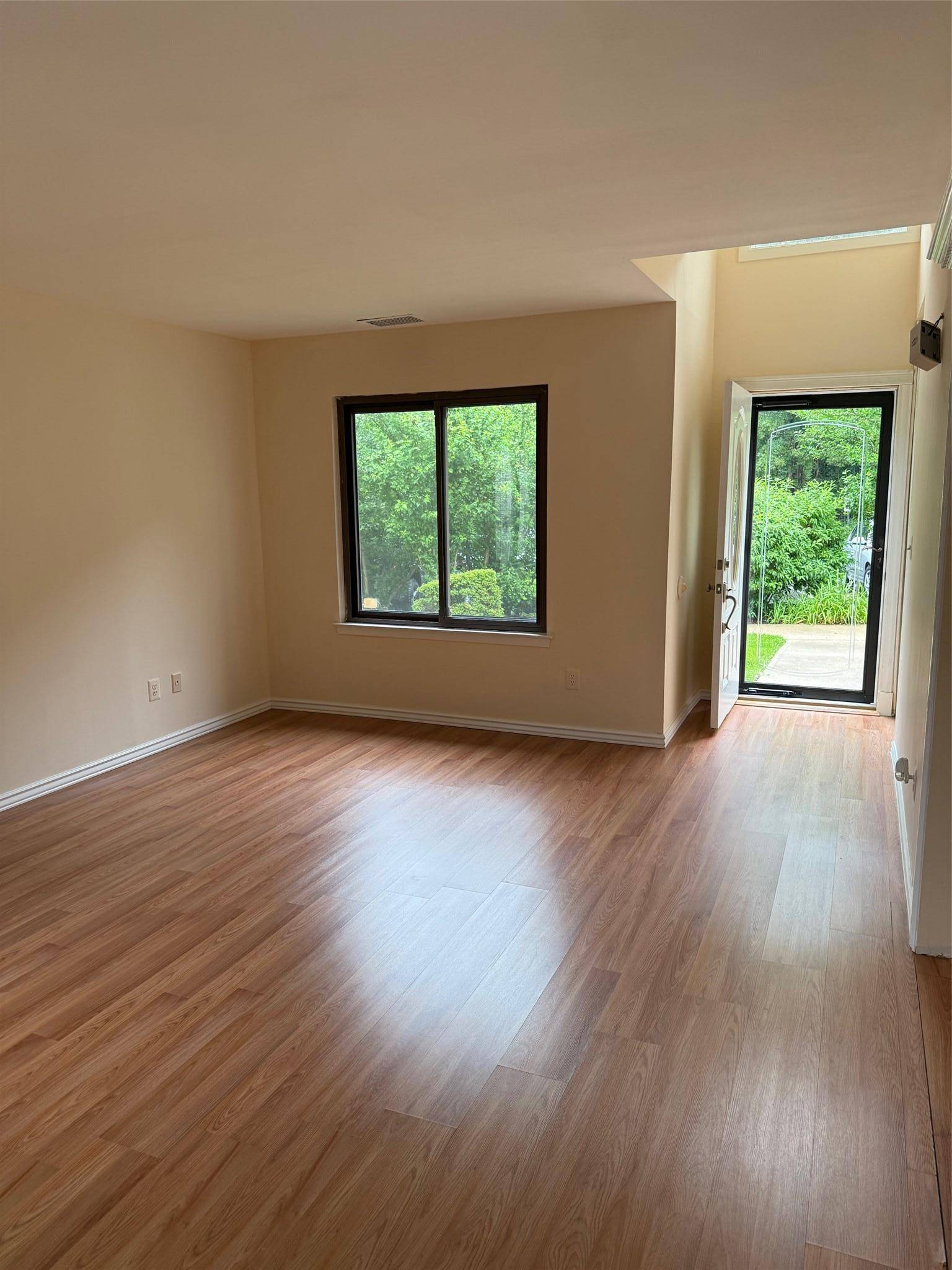 Coram, NY 11727,1012 Skyline DR