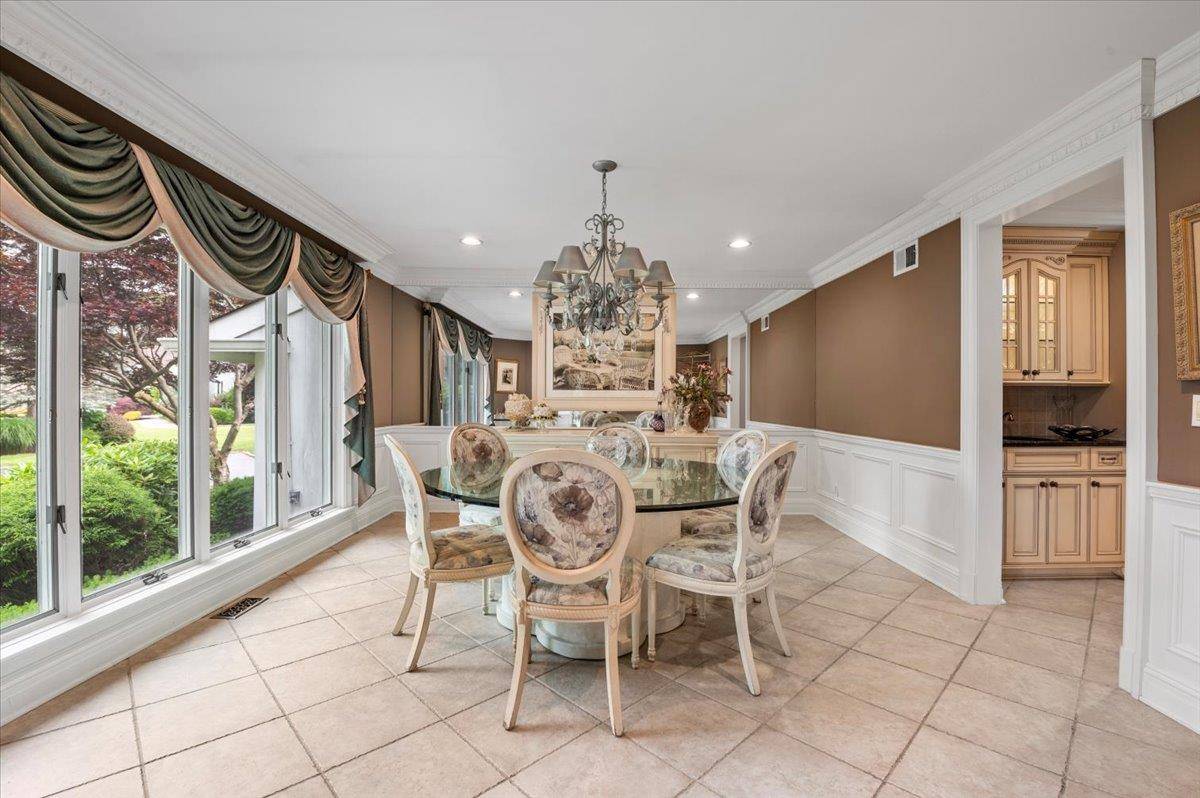 Dix Hills, NY 11746,6 Laurelwood CT