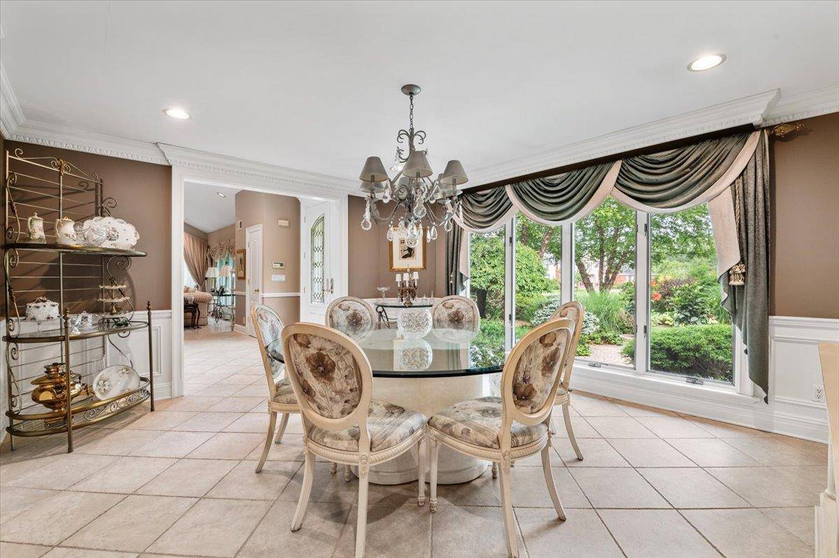 Dix Hills, NY 11746,6 Laurelwood CT
