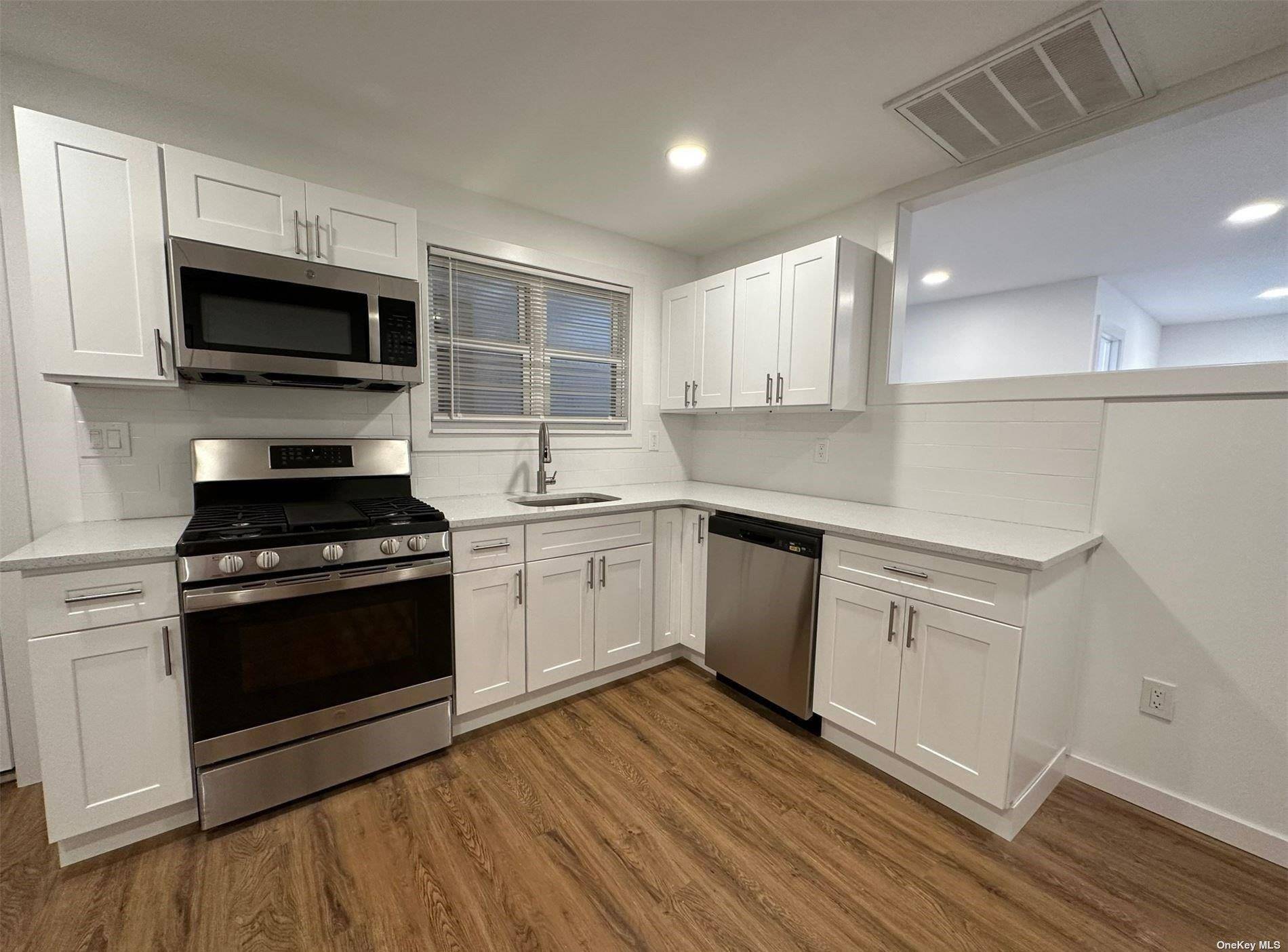 Huntington, NY 11743,300 Main ST #4