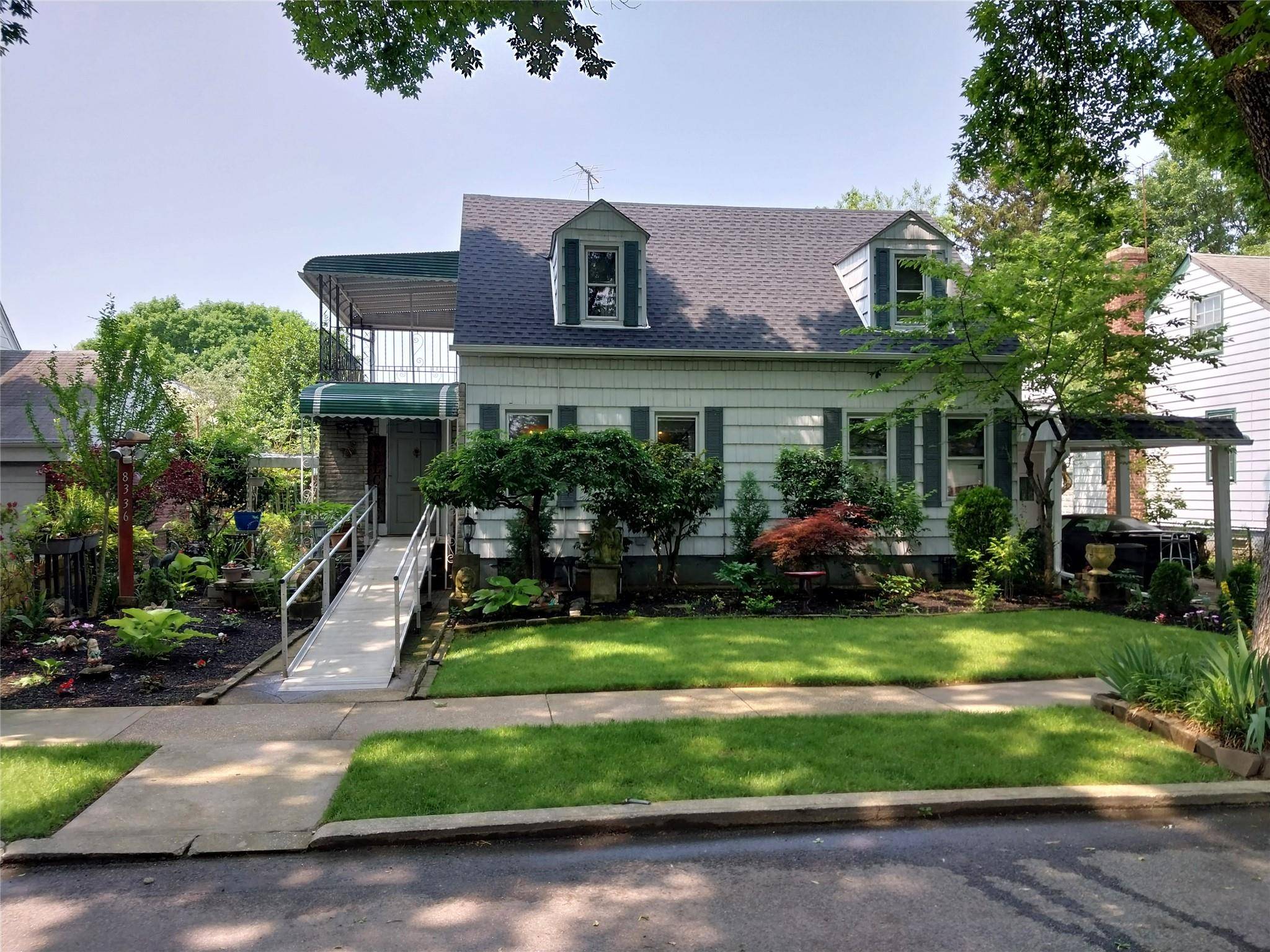 Bellerose, NY 11426,83-36 243 ST