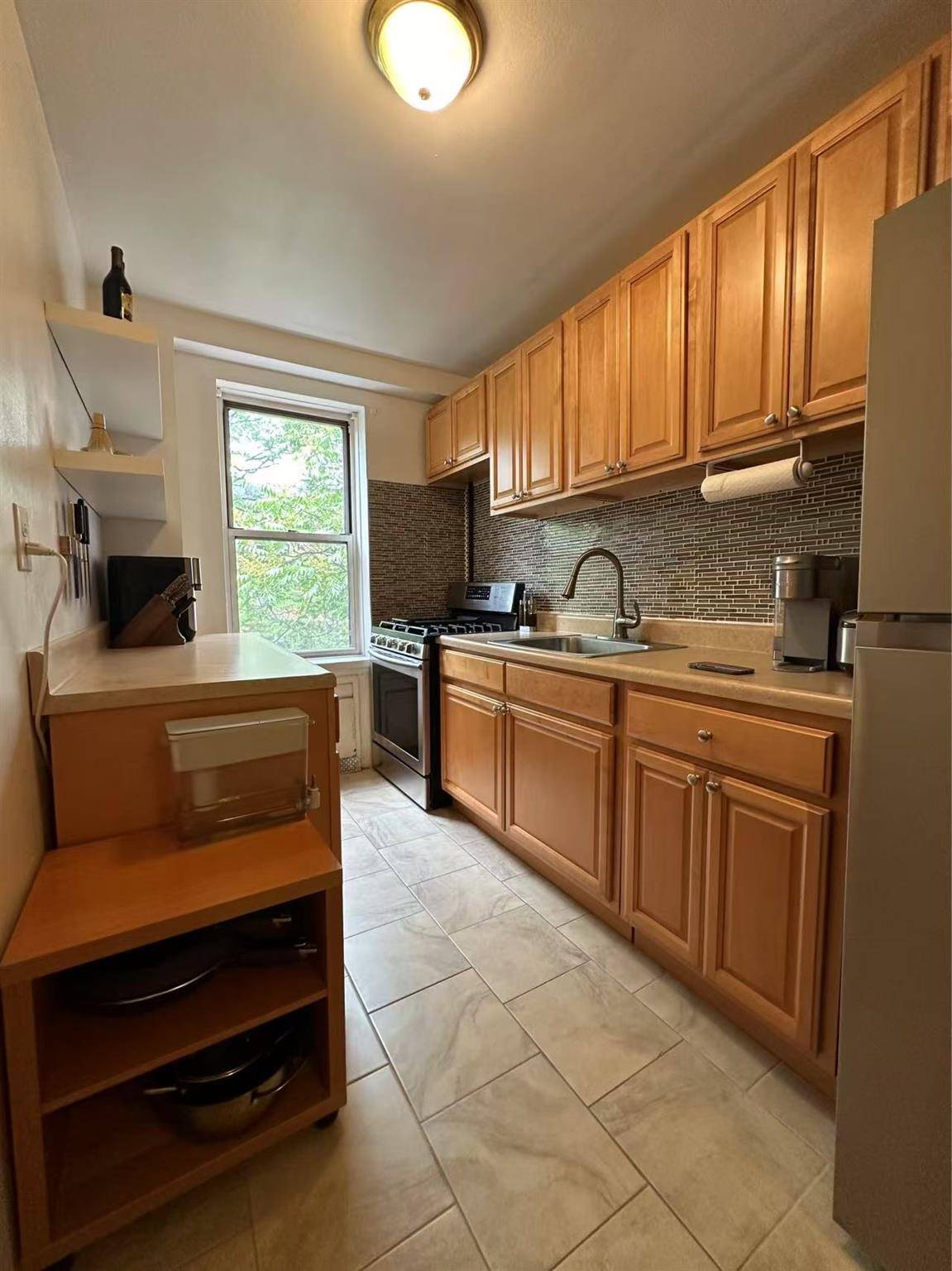 Jackson Heights, NY 11372,3333 82nd ST #5D