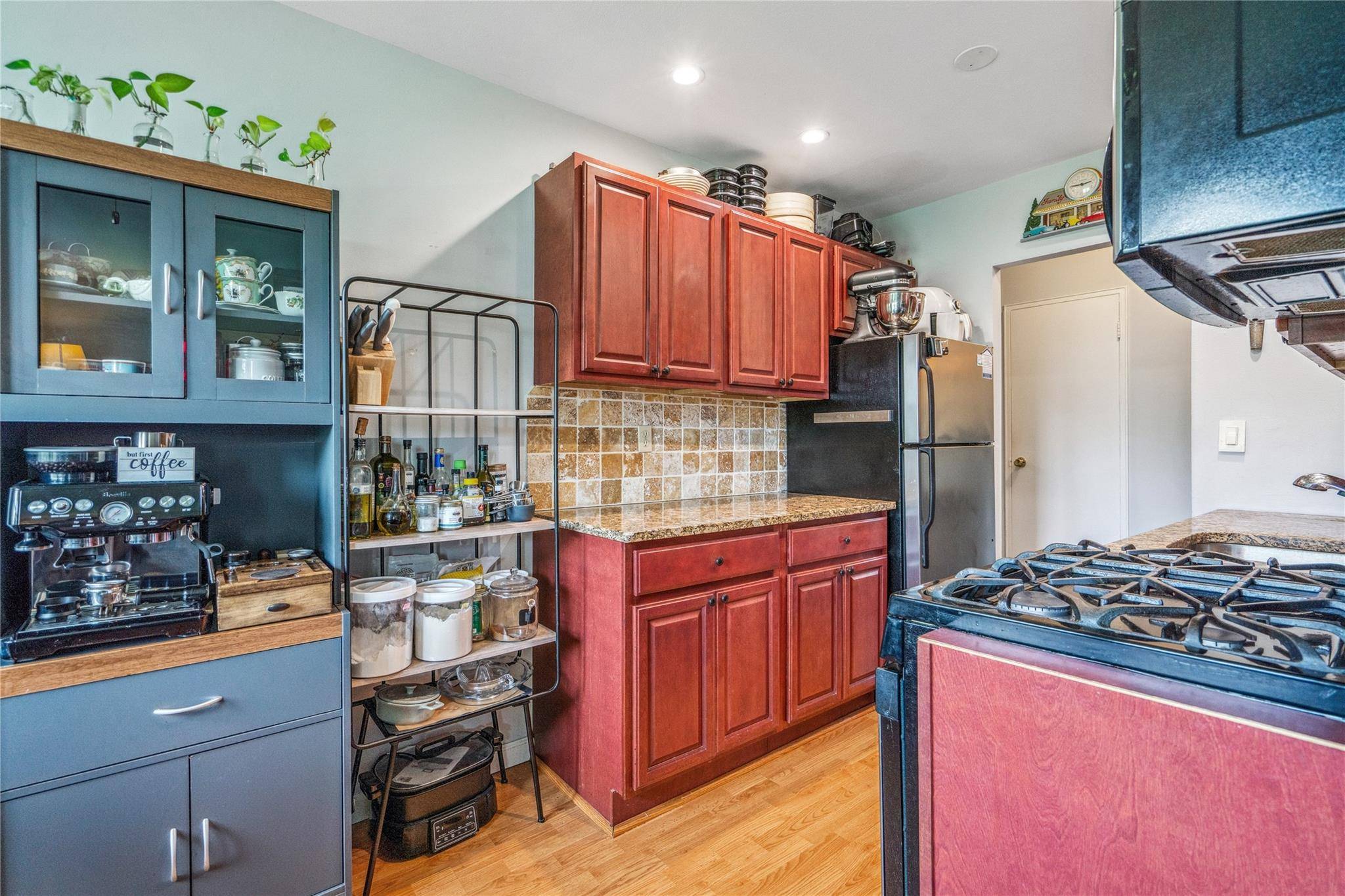 Port Jefferson Station, NY 11776,460 Old Town RD #5N