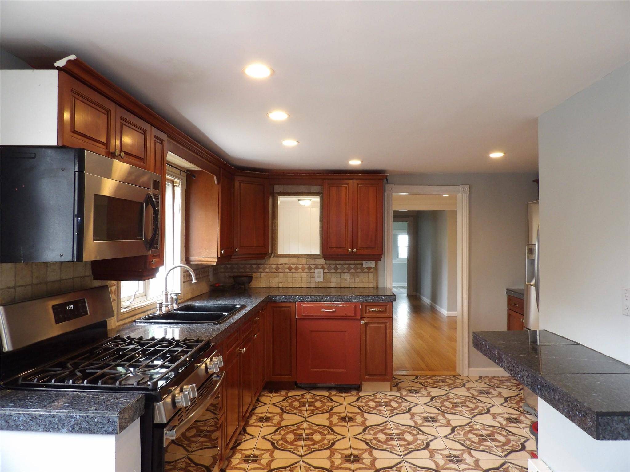 Croton Falls, NY 10536,12 Maple Ave