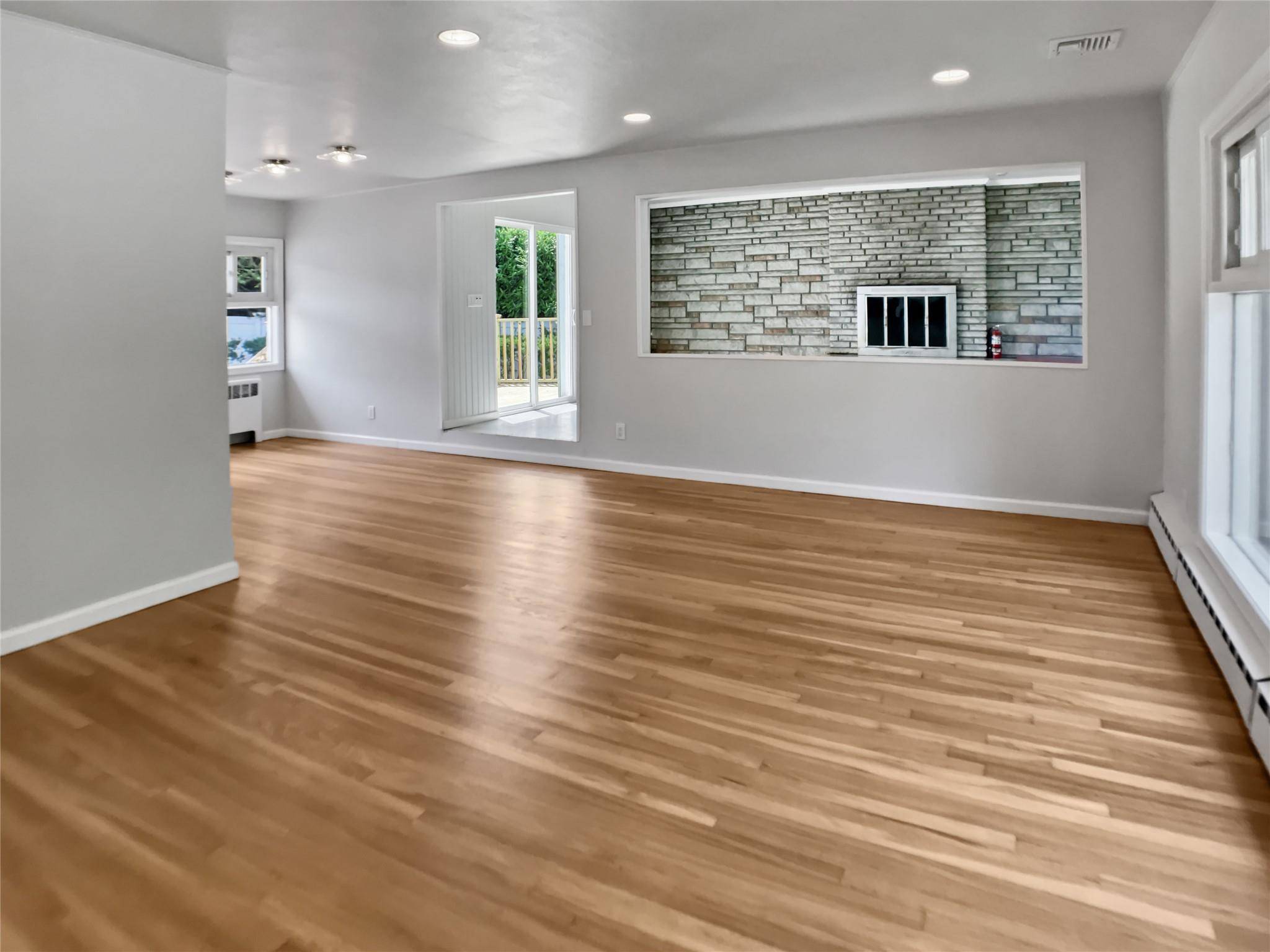 East Meadow, NY 11554,571 Richmond RD