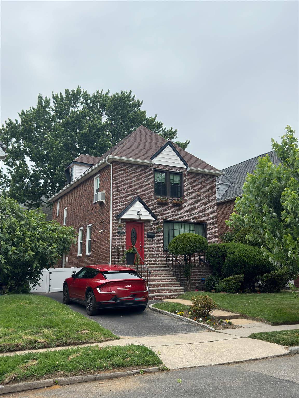 Lynbrook, NY 11563,152 Bixley Heath